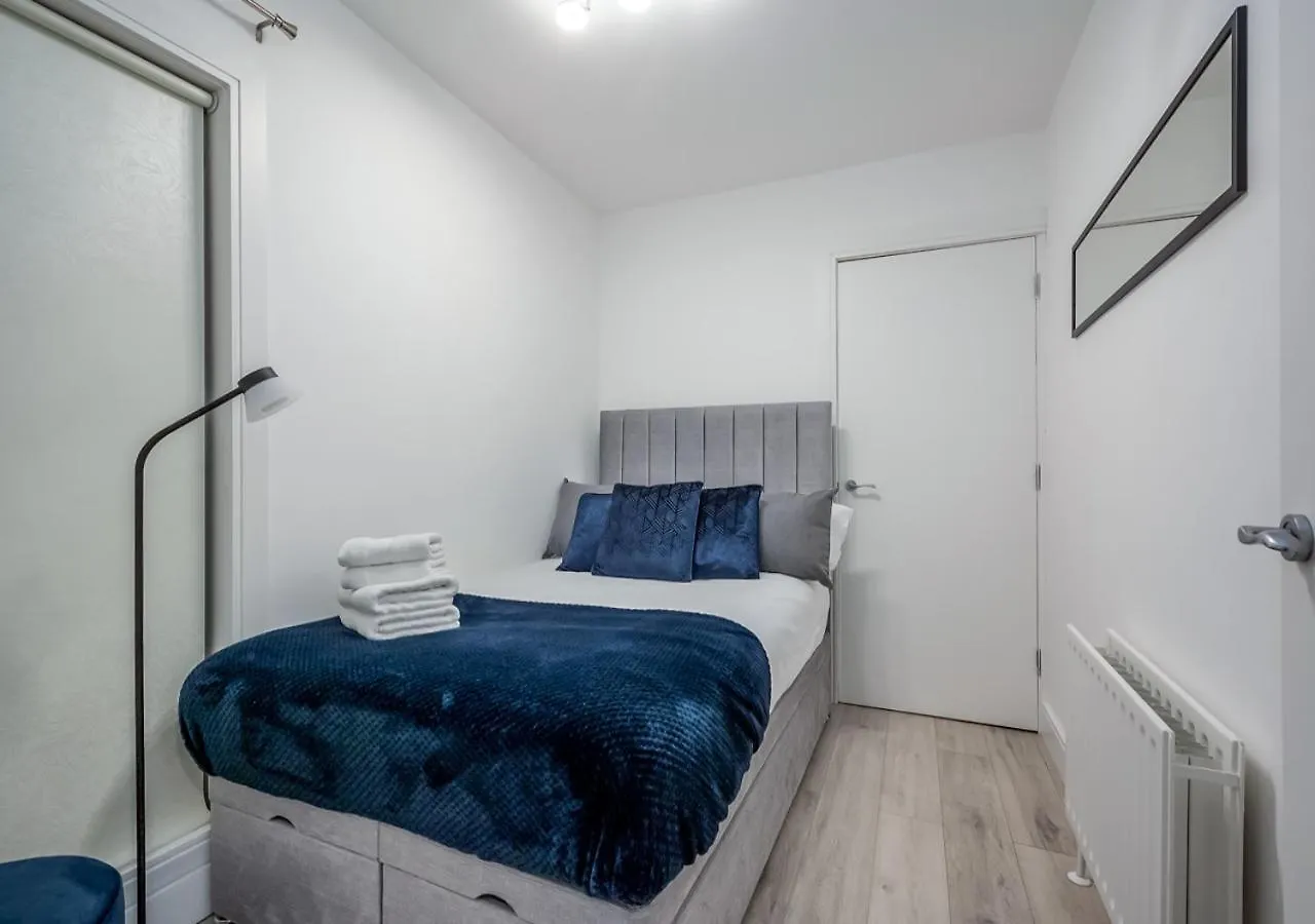 Central Comfort Apt 2 Bed And Balcony Belfast Apartment