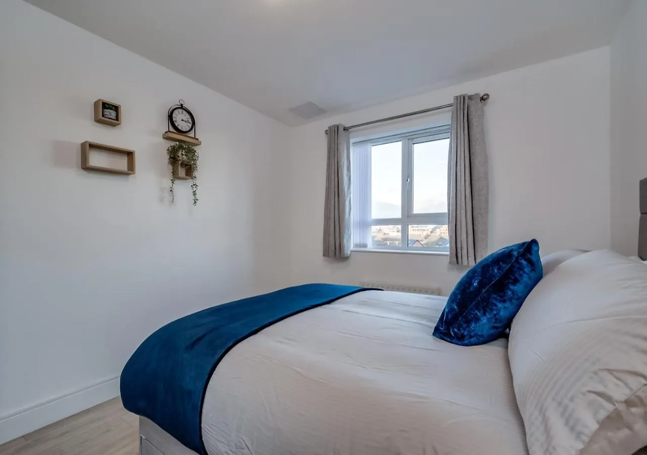 Central Comfort Apt 2 Bed And Balcony Belfast Apartment