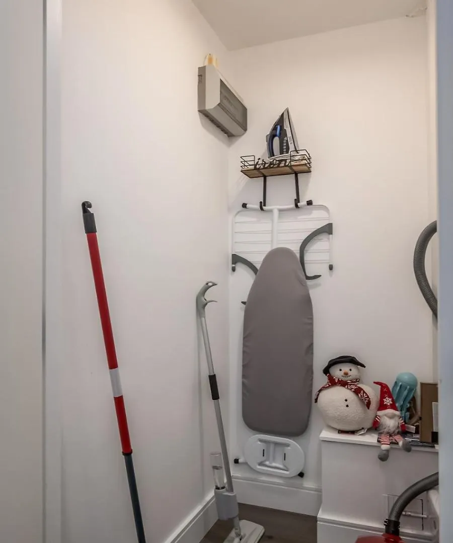 Central Comfort Apt 2 Bed And Balcony Belfast Apartment