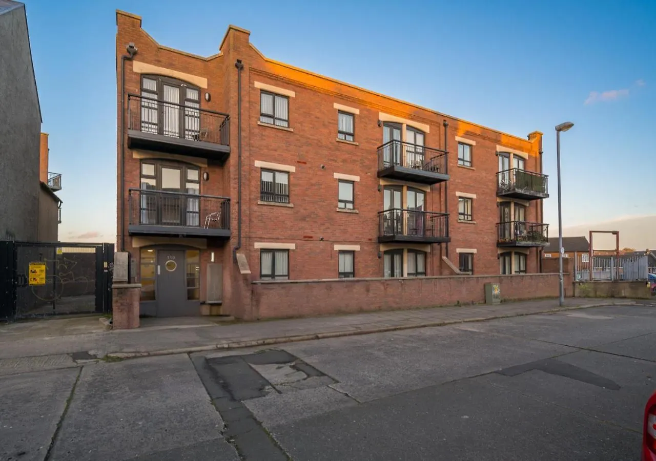 Central Comfort Apt 2 Bed And Balcony Belfast Apartment