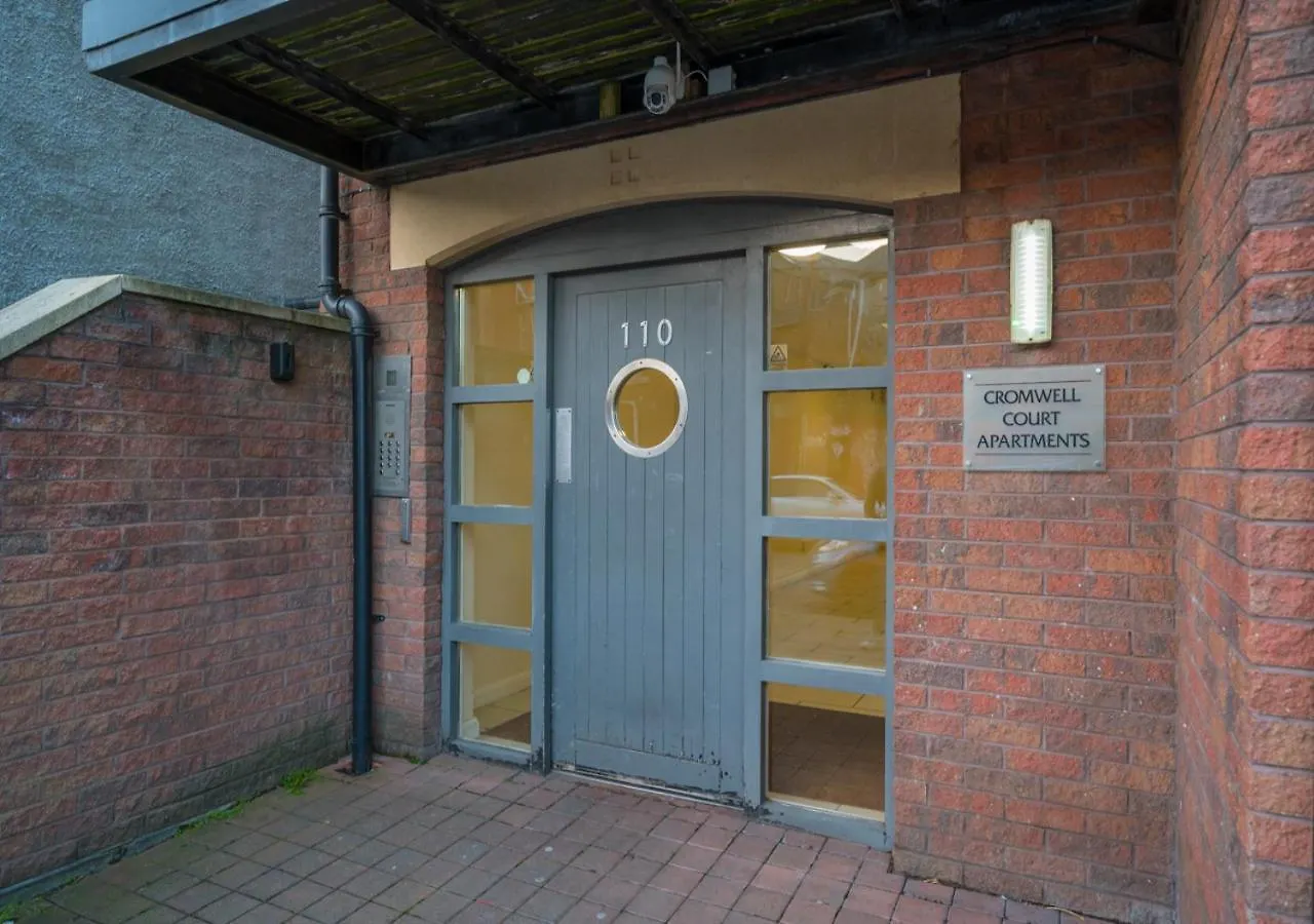 Central Comfort Apt 2 Bed And Balcony Belfast Apartment
