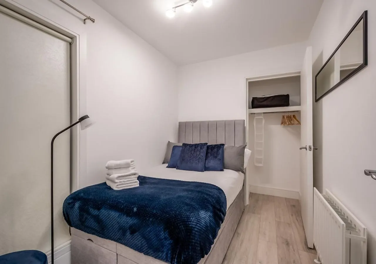 Central Comfort Apt 2 Bed And Balcony Belfast Apartment