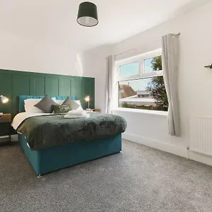 Modern Near Alexandra Dock Holiday home Great Coates