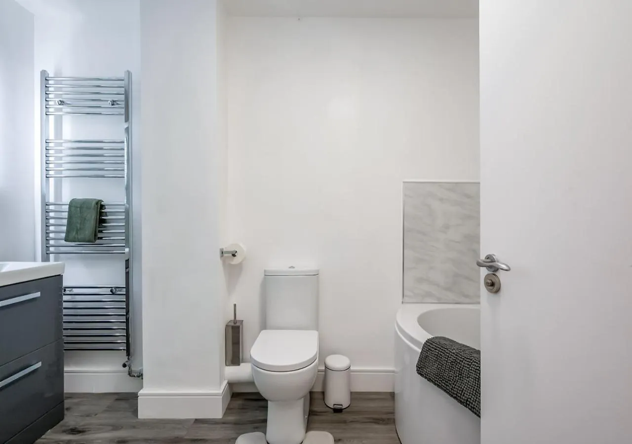 Central Comfort Apt 2 Bed And Balcony Belfast