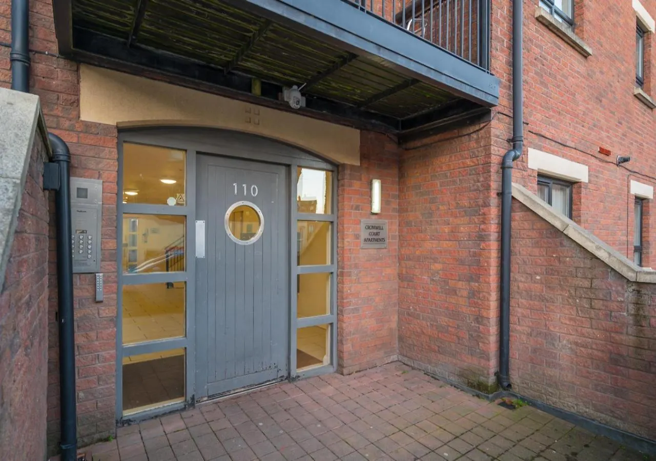Central Comfort Apt 2 Bed And Balcony Belfast