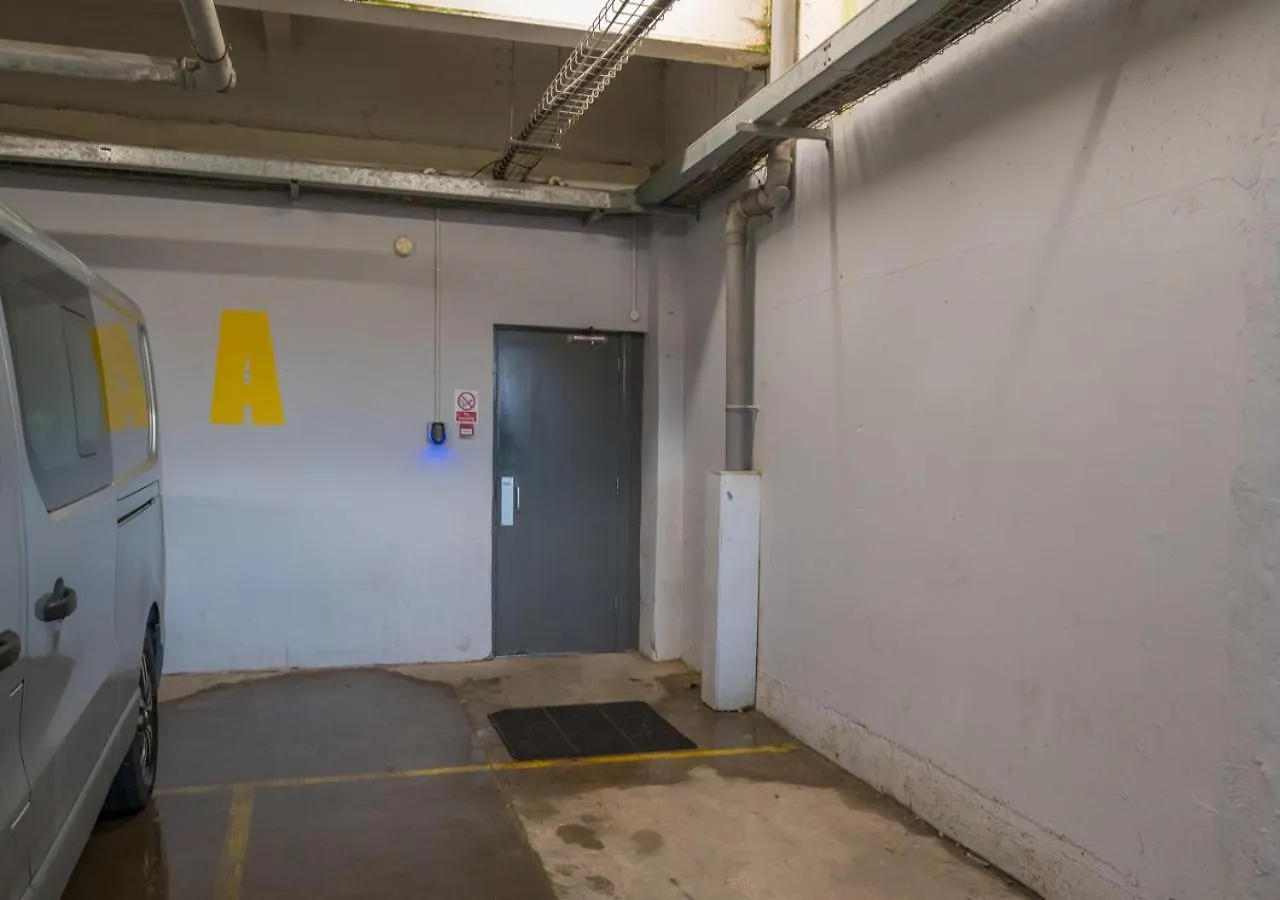 Central Comfort Apt 2 Bed And Balcony Belfast